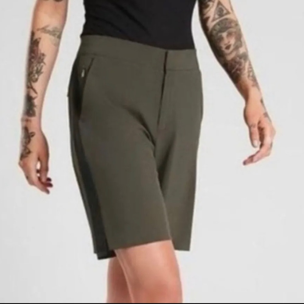 Athleta Tribeca Bermuda Tuxedo Stripe Shorts in Gray/Green, Size 12 Tall